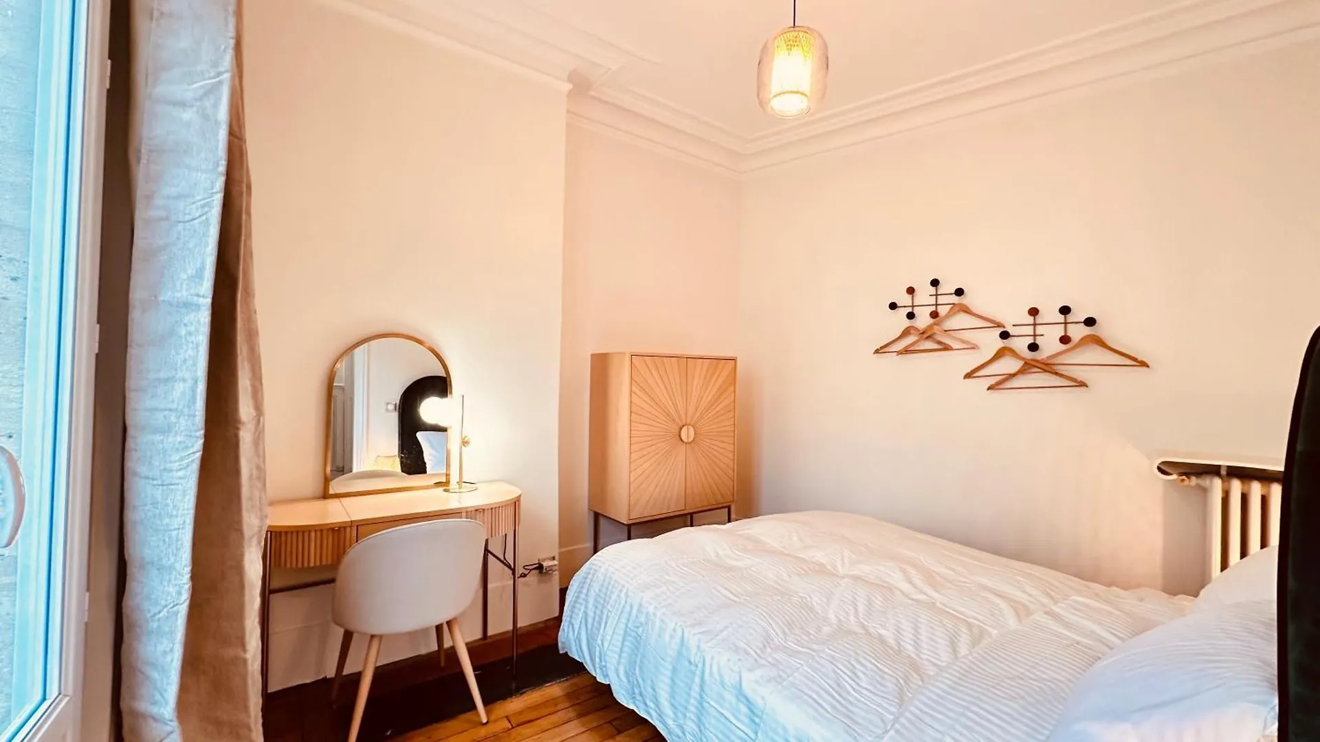 Charming 4-Room Flat Near Eiffel Tower-8People-2 Bedrooms Parigi